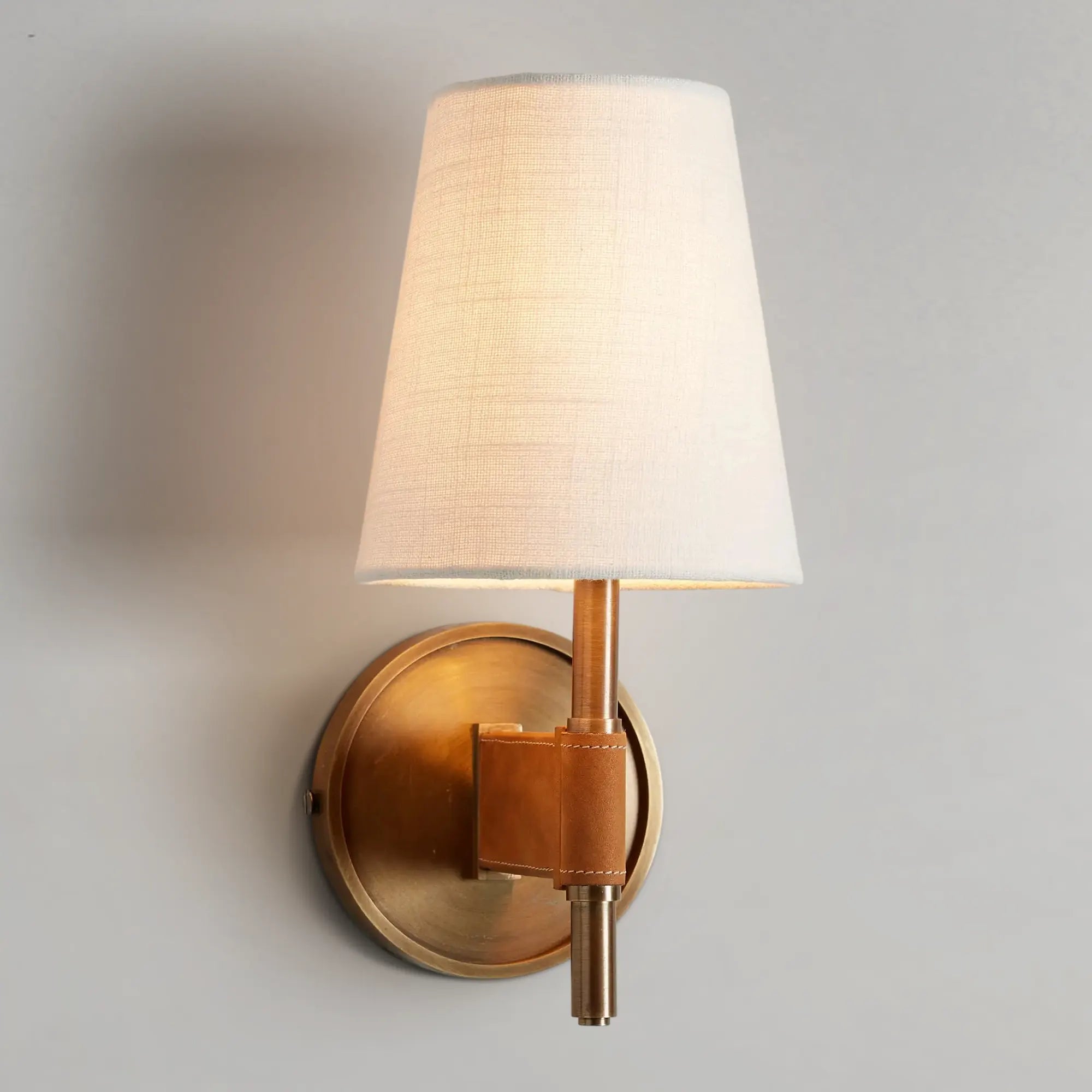Hastinas Sconce
