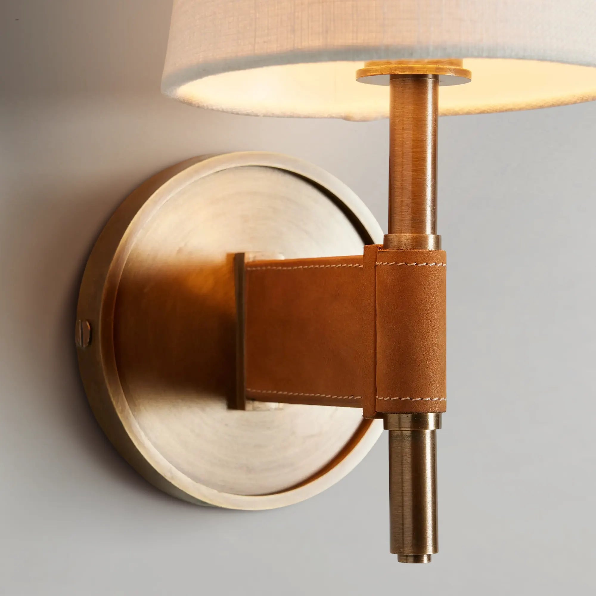Hastinas Sconce